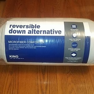 Reversible down alternative comforter
